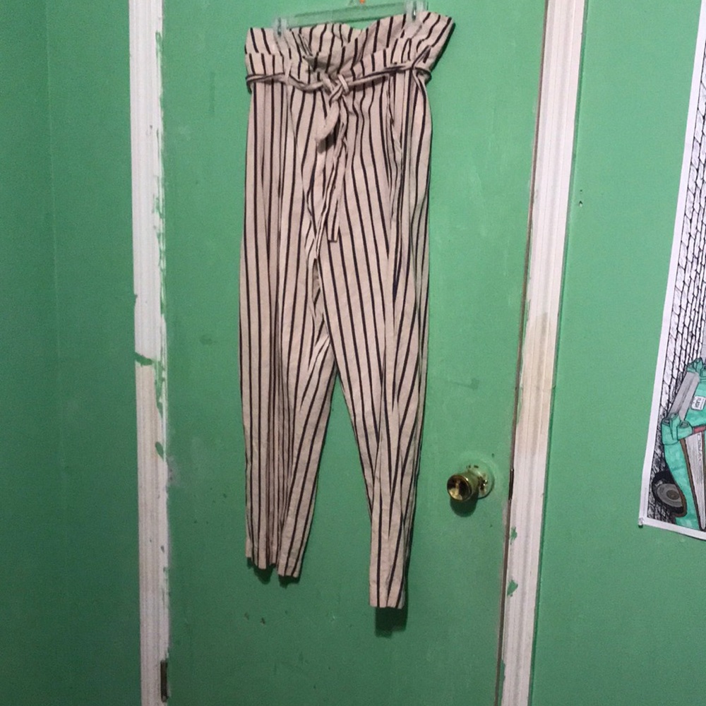 Kittenish paperbag style pants